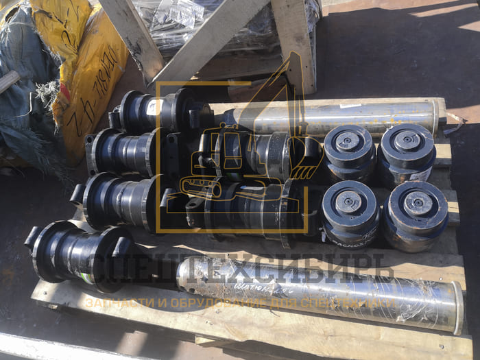 Каток опорный Komatsu PC300-8MO